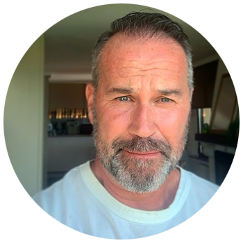 "Rénovation complète d’un appartement en mauvais état confié à Stéphane Angelica, architecte d’intérieur, repensée et conçue avec une précision rigoureuse"