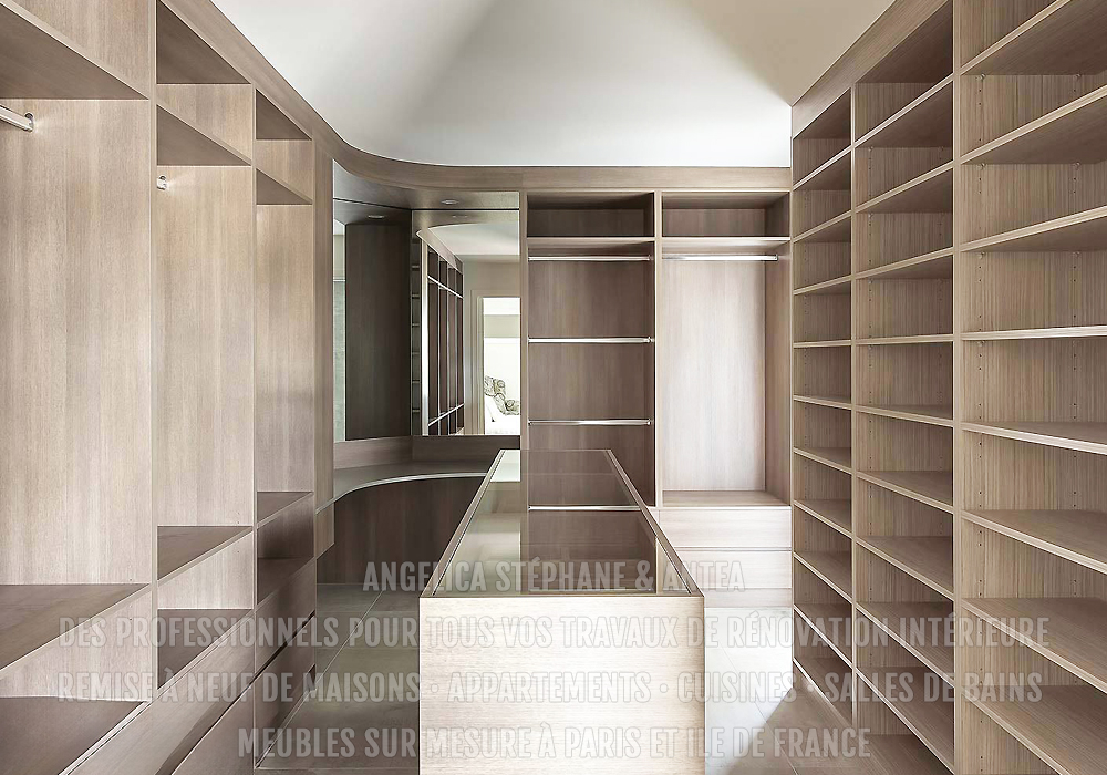 "Pour ceux qui rêvent d'une pièce dressing, nous la réalisons sur mesure, avec de nombreux rangements"